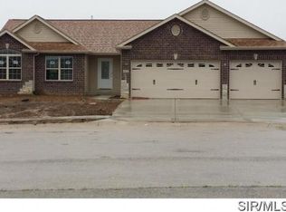 1925 Crimson Oak Dr, Maryville, IL 62062