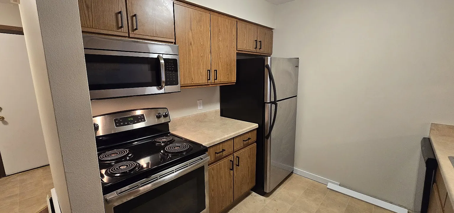 Commercial Avenue - 4542 — Photo 3