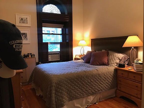4th image of 129 W 72nd St APT 3F