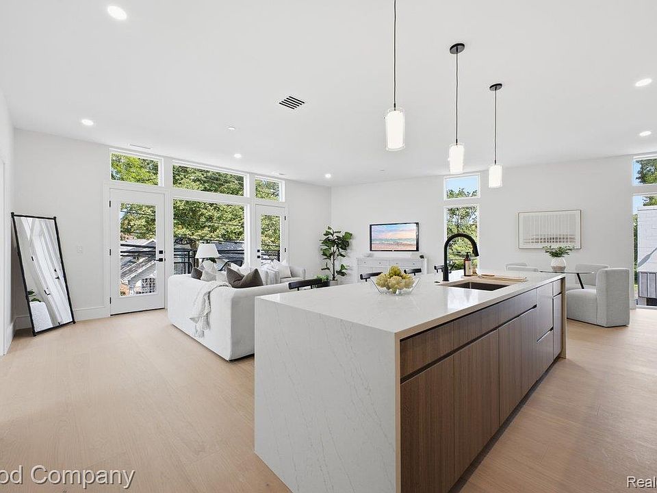 110 Austin Ave #204, photo 22