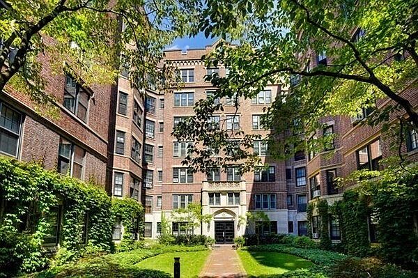1st image of 988 Memorial Dr APT 386