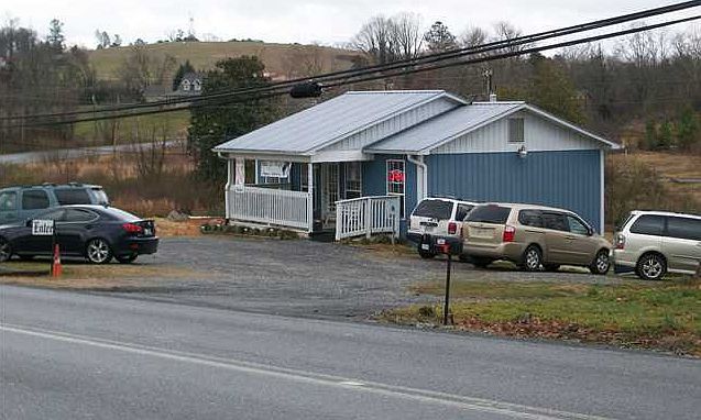 2nd image of 2902 Benton Pike NE