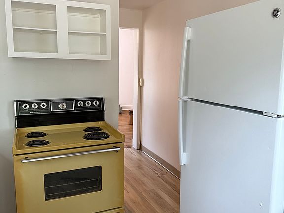 4th image of 221 E A St APT 1