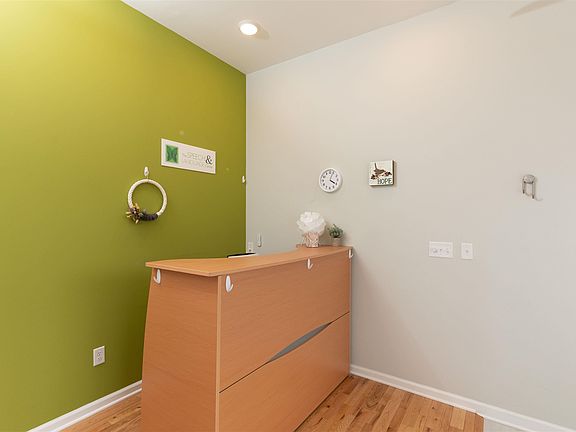 3rd image of 442 1st St