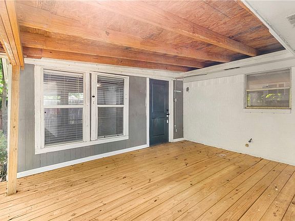 5th image of 4403 Robinhood Cir