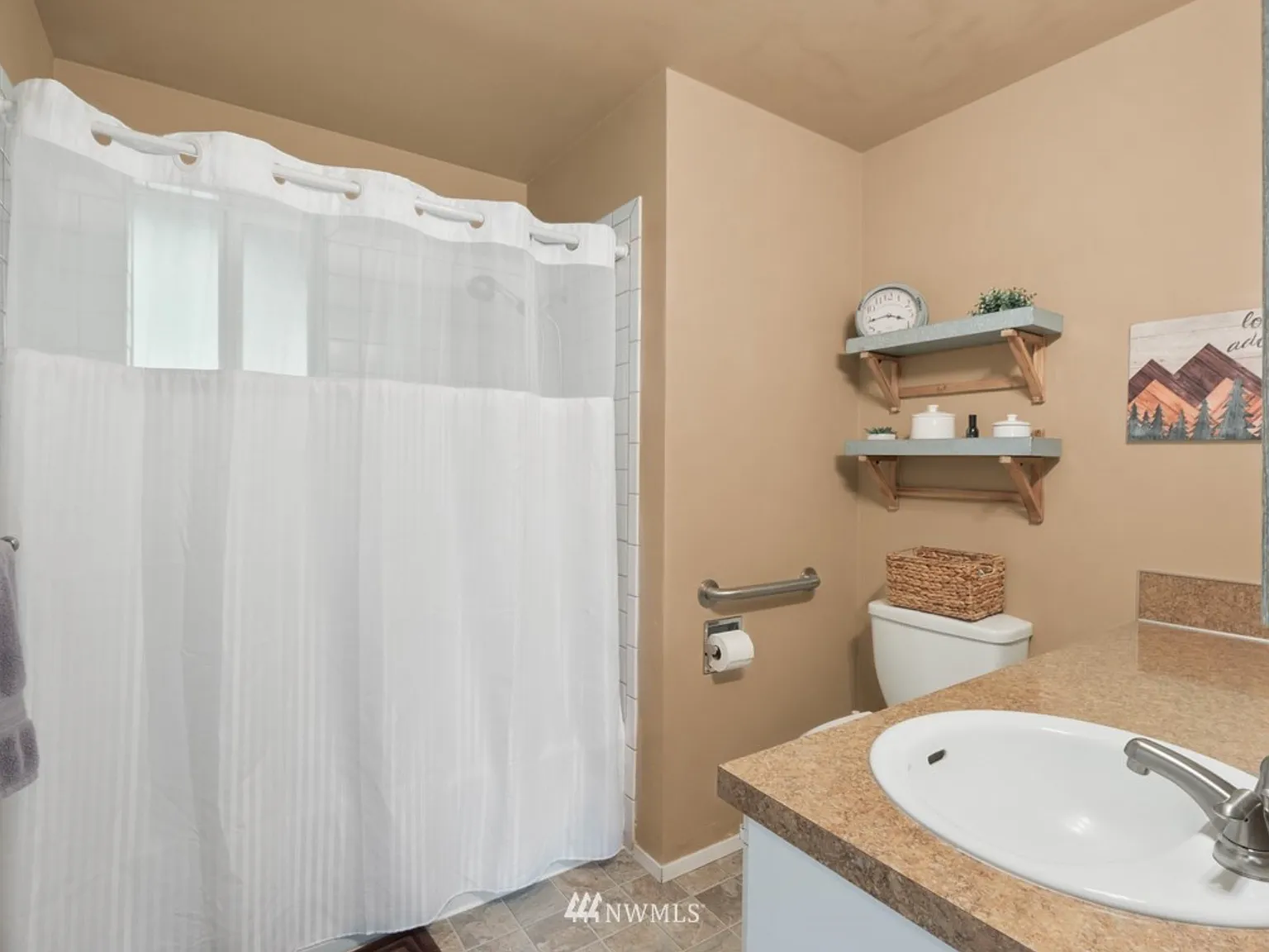 3 bed, 1800 sqft, $2,400 — Photo 2