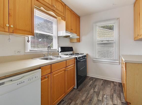 4th image of 420 S Lake St