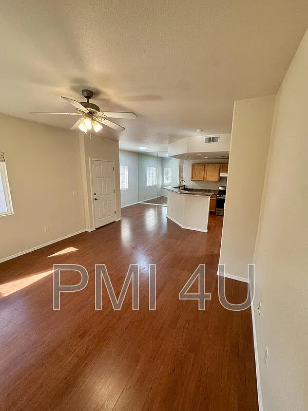 1 bed, 1.0 bath, 827 sqft, $1,200 — Photo 4