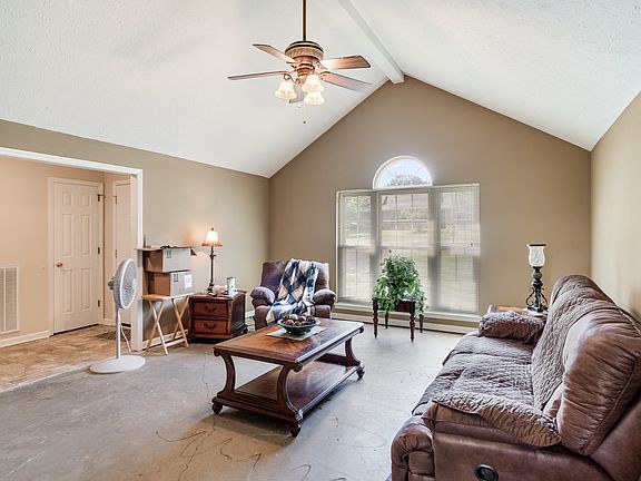 5th image of 218 Benefield Dr