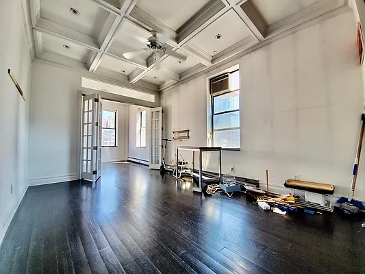 Rented by Julien Aractingi, LREB | media 12