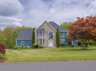 15 Founders Ln, Sandy Hook, CT 06482
