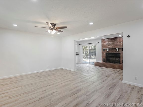 4th image of 1523 Vine St