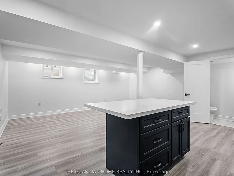 44 Williamson Dr W — Photo 8