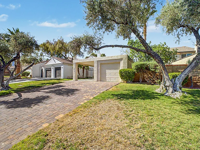 3145 Bel Air Dr — Photo 3