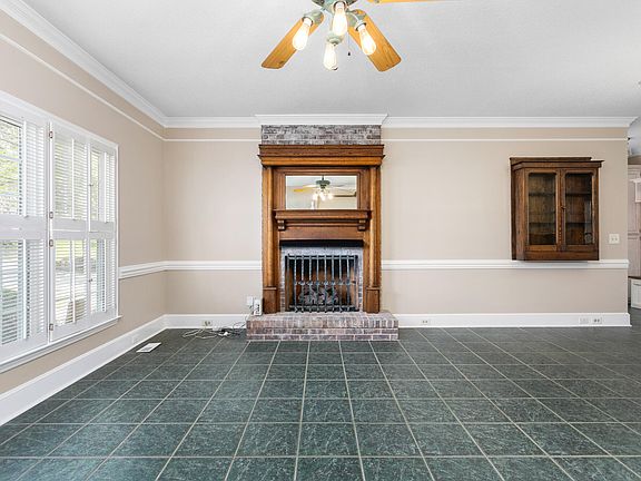 4th image of 1543 E Little John Ln