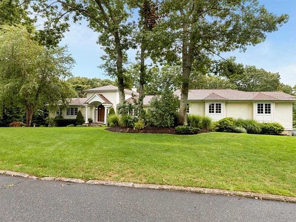 3rd image of 15 Ellen Dr