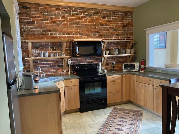 4th image of 203 Mason Ave #4