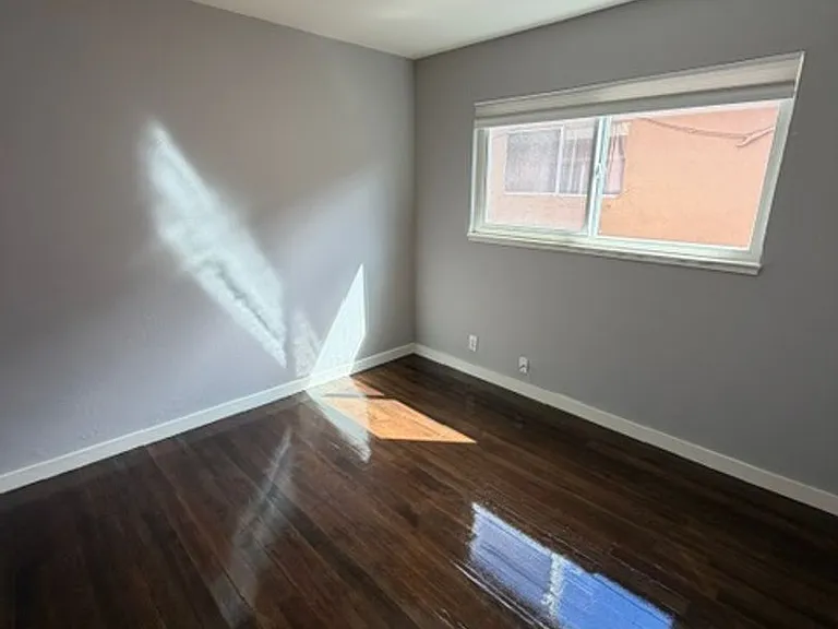 2363 Humboldt Ave — Photo 7