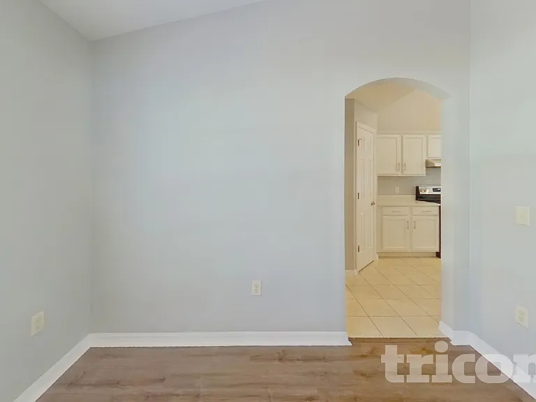 10402 Pleasant View Dr — Photo 3