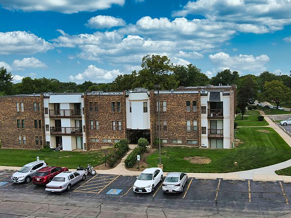 3rd image of 2222 Country Club Dr APT 23