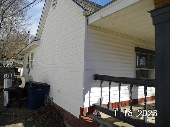 3rd image of 204 W Tahlequah Ave