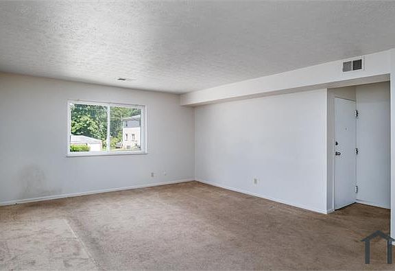 3rd image of 1803 Cromwell Dr #3
