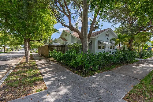 435 56th St Photo 1