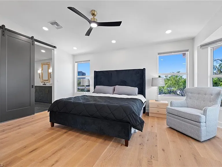 1836 Harbor Ln — Photo 16