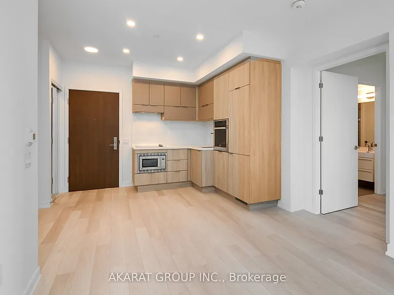 39 Roehampton Ave #2407 — Photo 14