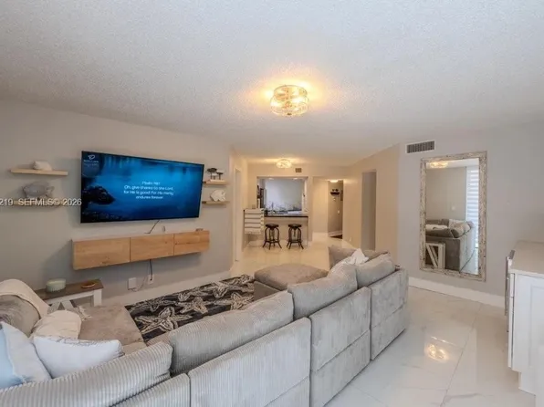 10451 W Broward Blvd APT 201, Plantation, FL 33324