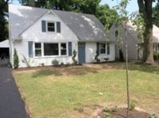 8 Tuttle St, Green Brook, NJ 08812