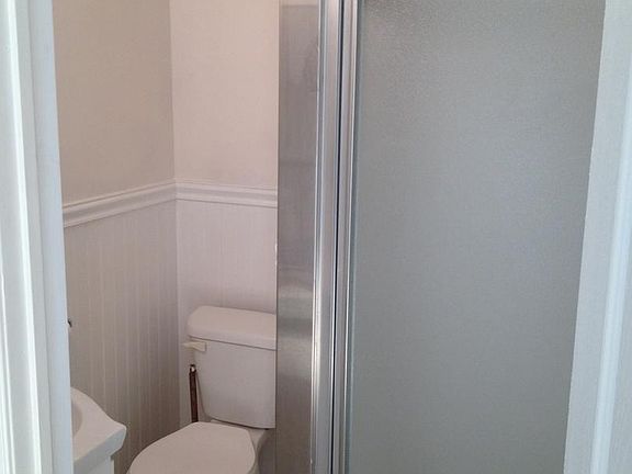 4th image of 1020 Pine St APT 2R