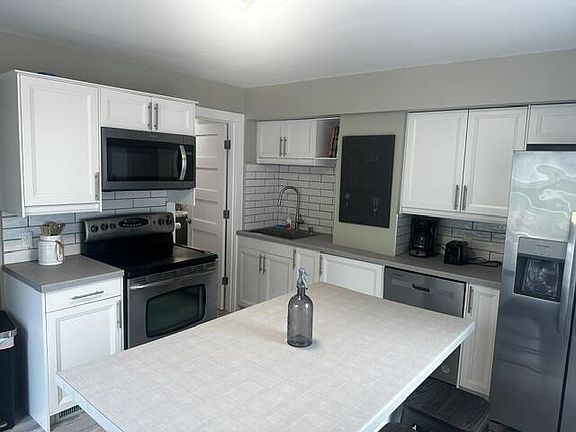 3rd image of 504 Washington COURT