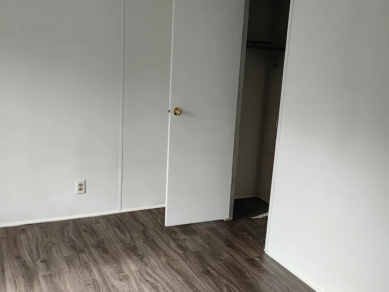 466 Oak St — Photo 5