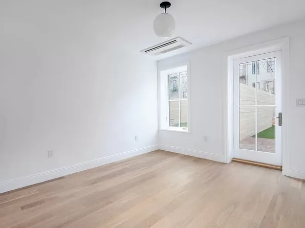 394 Vanderbilt Avenue 1N image 3 of 10
