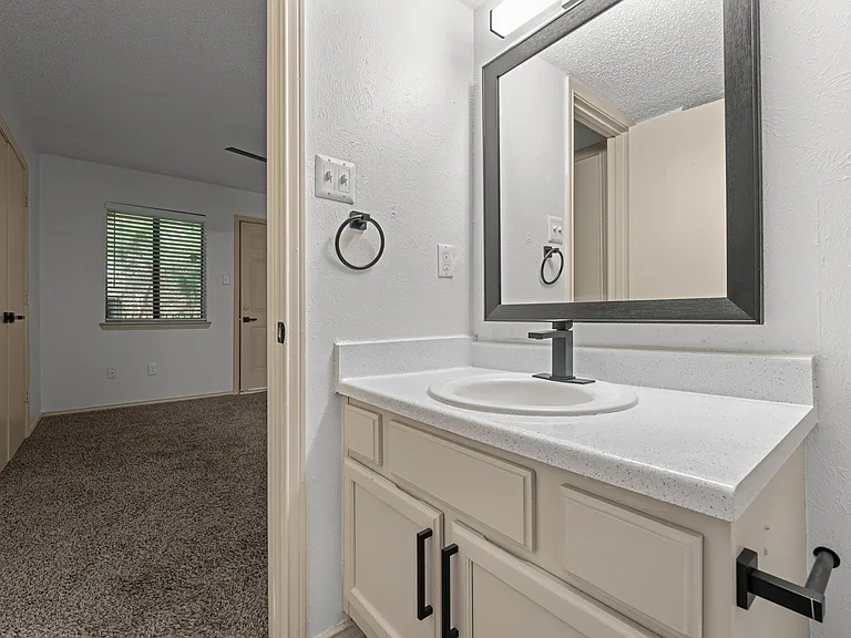 Little Creek Apartments — Photo 12