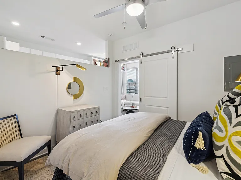 Link Apartments Broad Ave — Photo 29