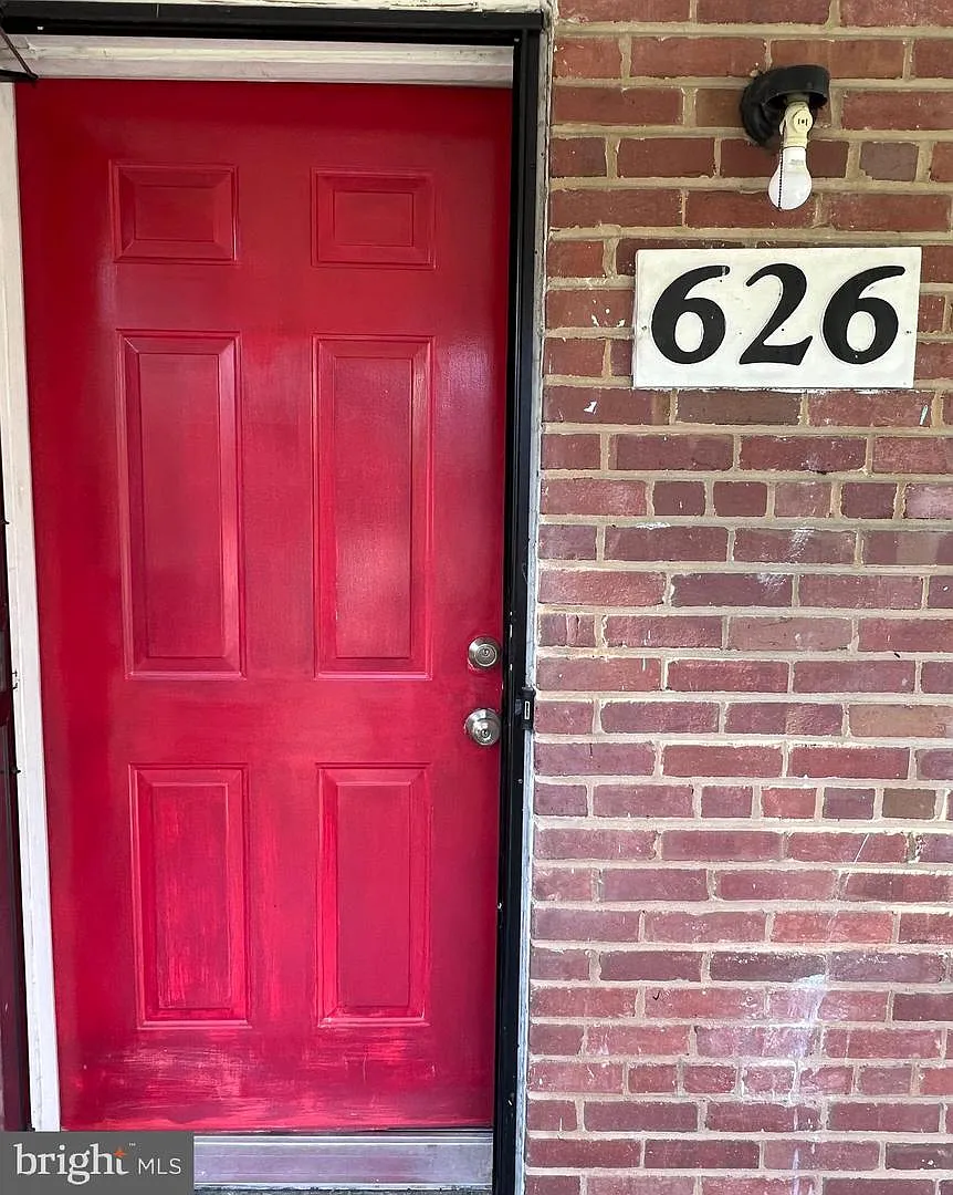626 Farragut Pl NE photo 1