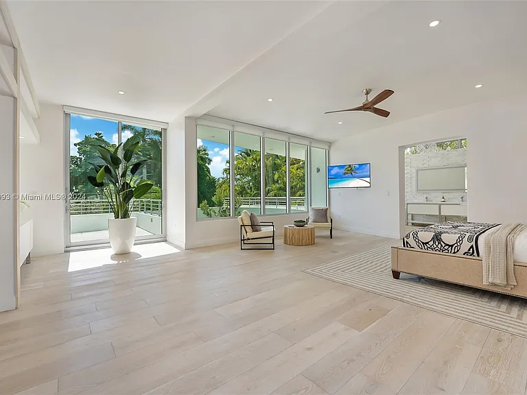 5910 N Bayshore Dr — Photo 28