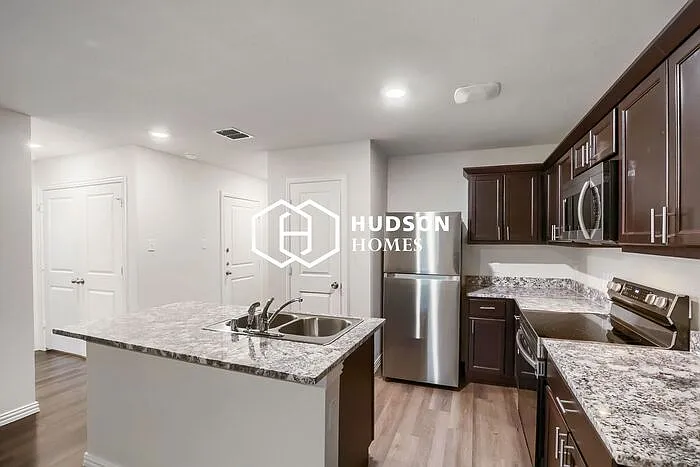 825 Garrison St — Photo 7
