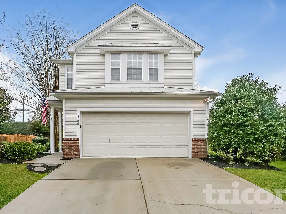 13706 Traherne Ct