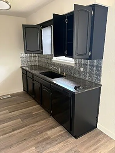 515 W F St — Photo 11