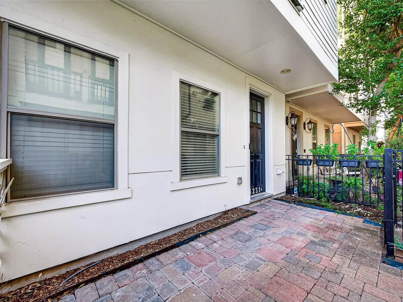 3 bed, 3.5 bath, 2100 sqft, $3,100 — Photo 4