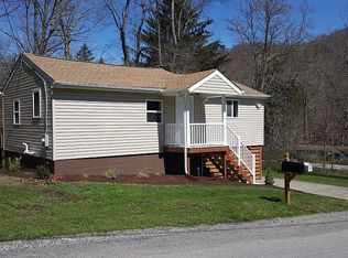 1210 Orchard Ln, Latrobe, PA 15658