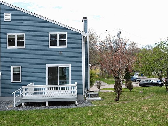 3rd image of 15 Nightingale Cir Unit 15