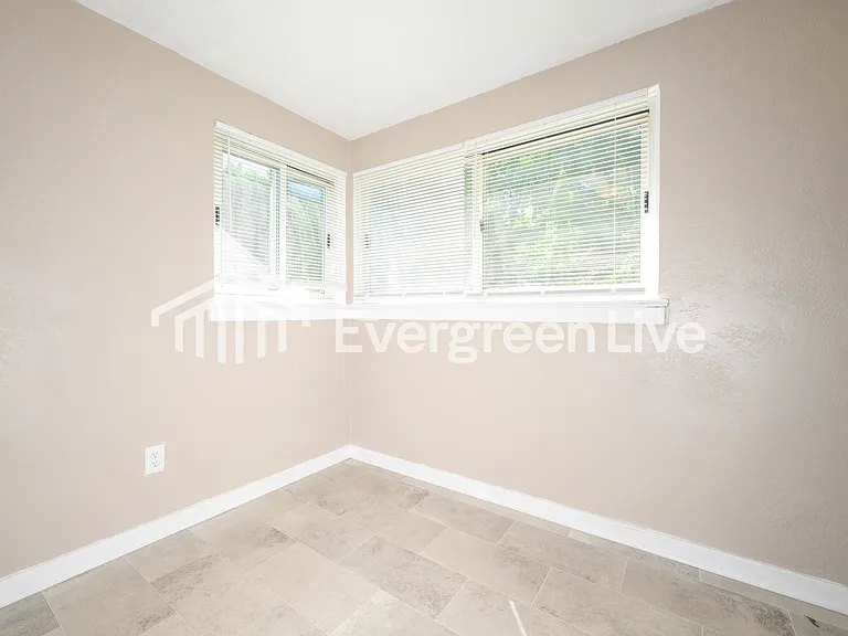 317 Johnston Rd — Photo 12