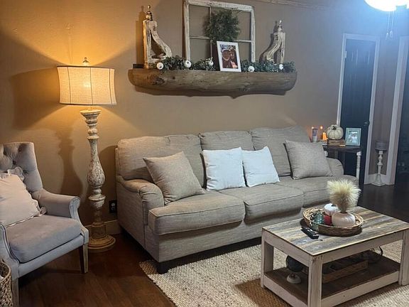 5th image of 300 Ferriday Dr