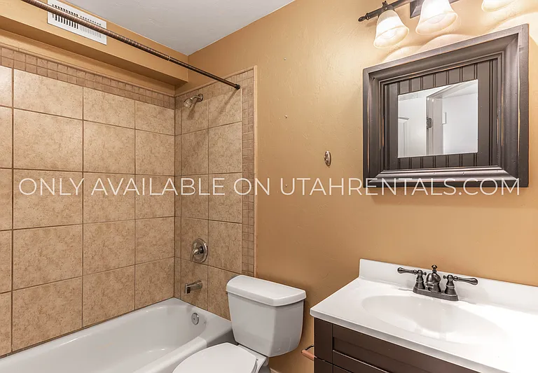 1595 S 50 W — Photo 24