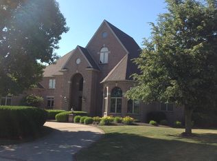 2261 Augusta Dr, Fremont, OH 43420
