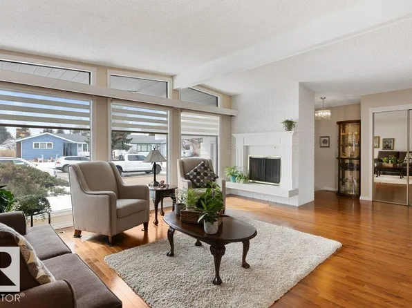 9512 147th Ave NW, Edmonton, AB T5E 2K6
